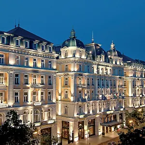 Отель Corinthia